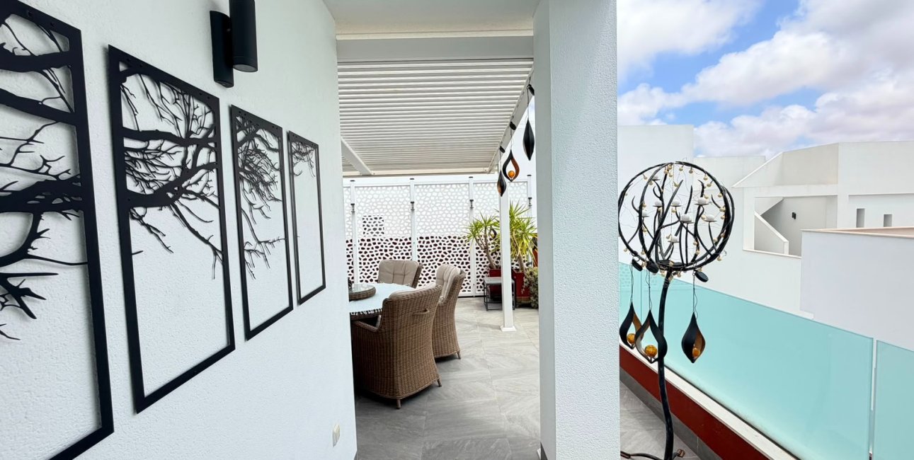 Resale - Villa -
Los Montesinos - La Herrada
