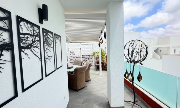 Resale - Villa -
Los Montesinos - La Herrada