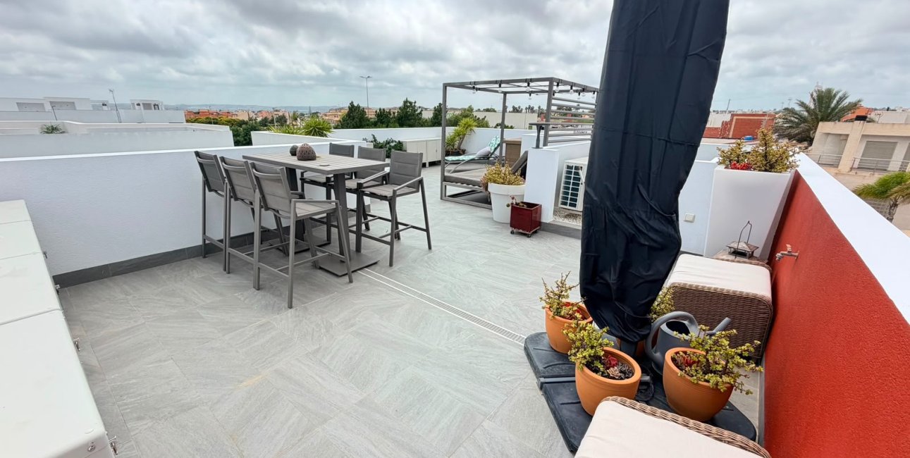 Resale - Villa -
Los Montesinos - La Herrada