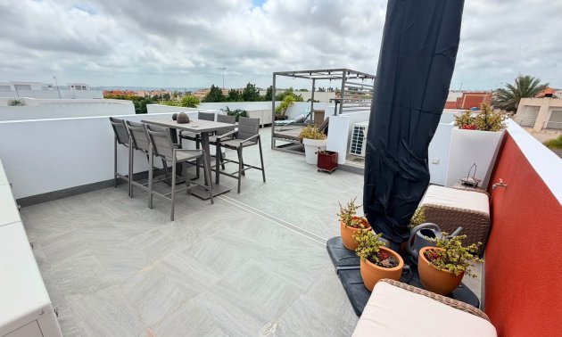 Resale - Villa -
Los Montesinos - La Herrada