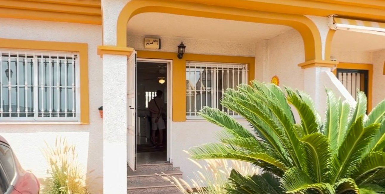 Resale - Bungalow -
Daya Nueva - Daya Nueva - Town