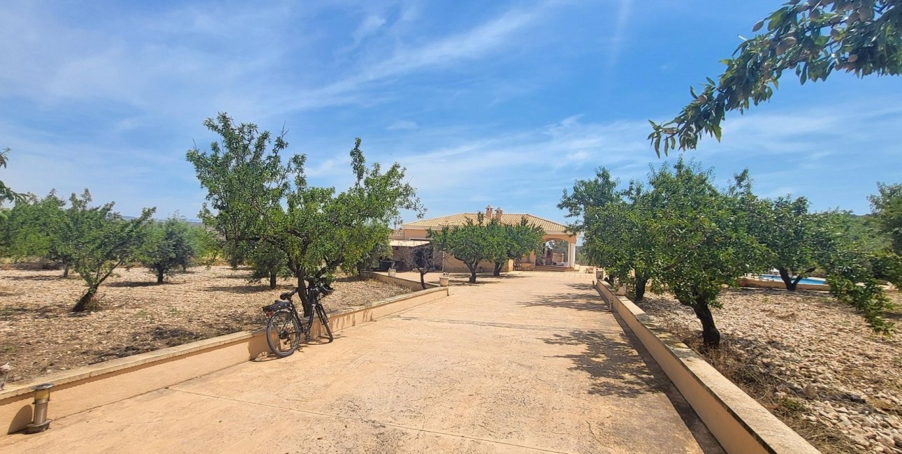 Resale - Country House -
Hondon - Hondon de Las Nieves