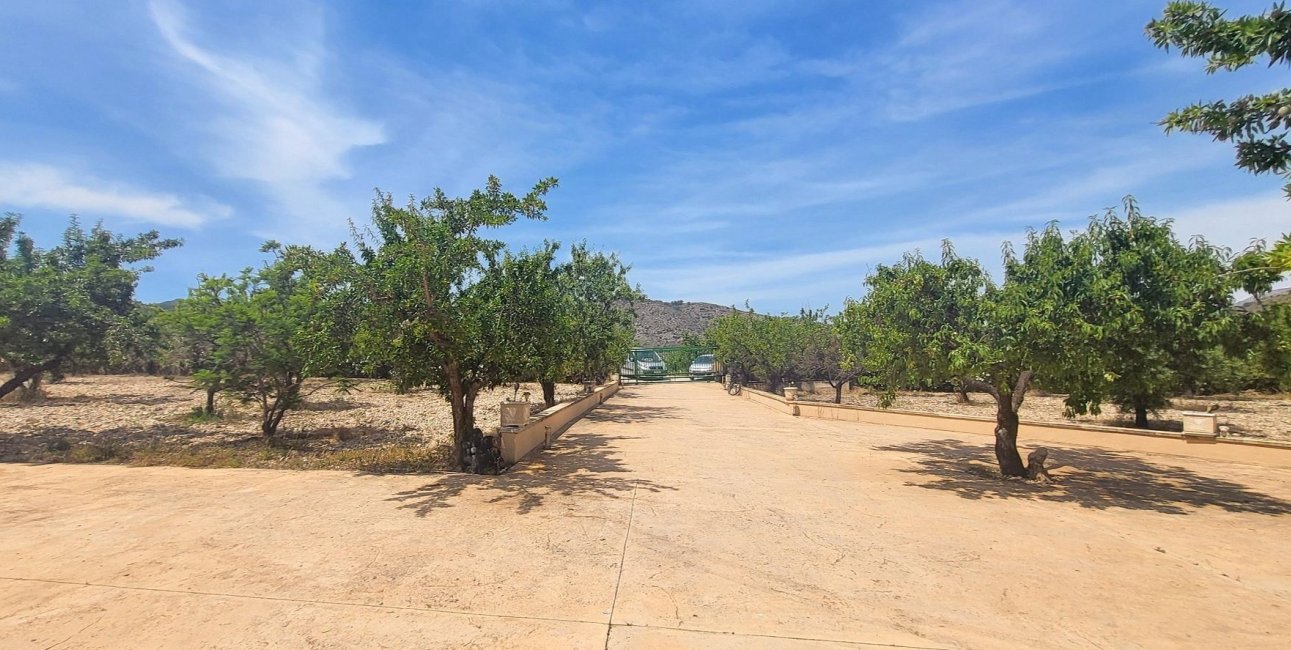 Resale - Country House -
Hondon - Hondon de Las Nieves