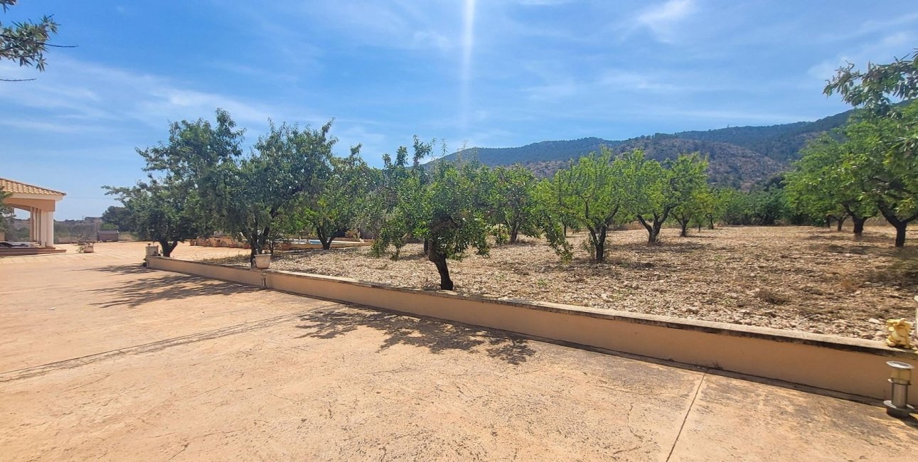 Resale - Country House -
Hondon - Hondon de Las Nieves