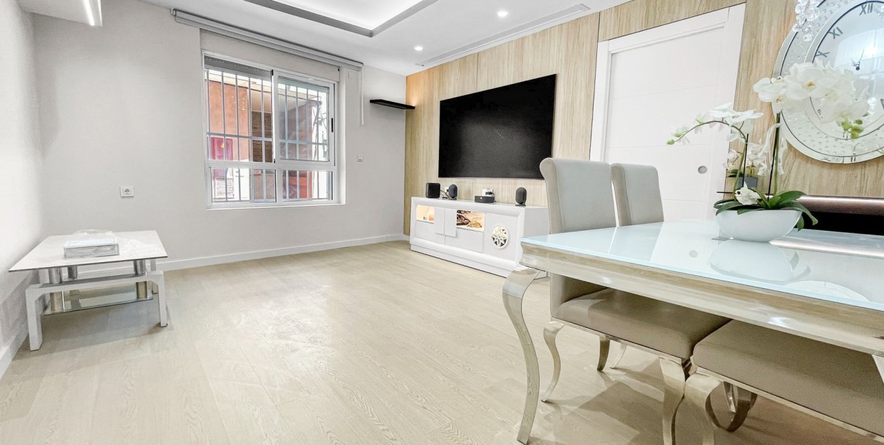Resale - Apartment / flat -
Torrevieja - Parque las naciones