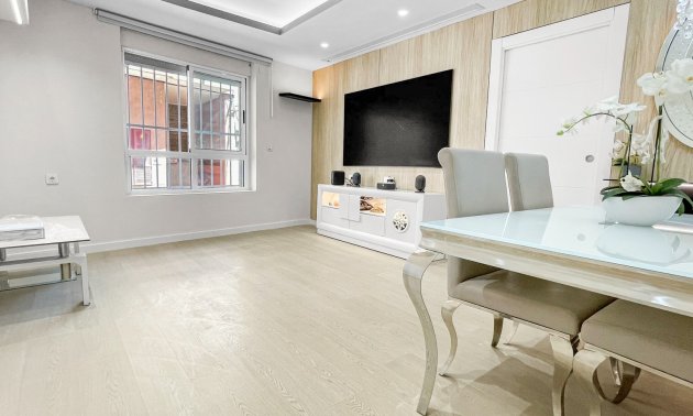 Resale - Apartment / flat -
Torrevieja - Parque las naciones