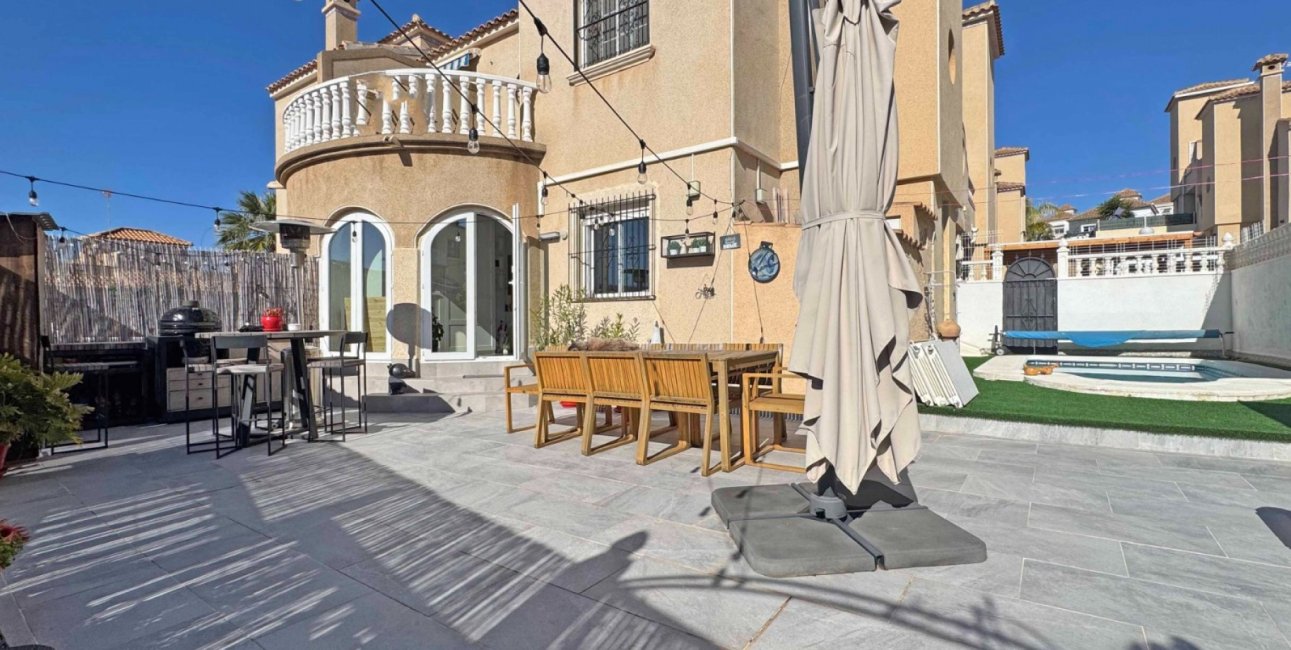 Resale - Townhouse -
Orihuela Costa - Villamartin