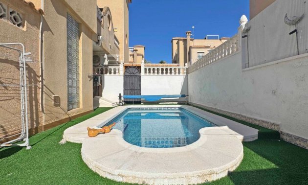 Resale - Townhouse -
Orihuela Costa - Villamartin