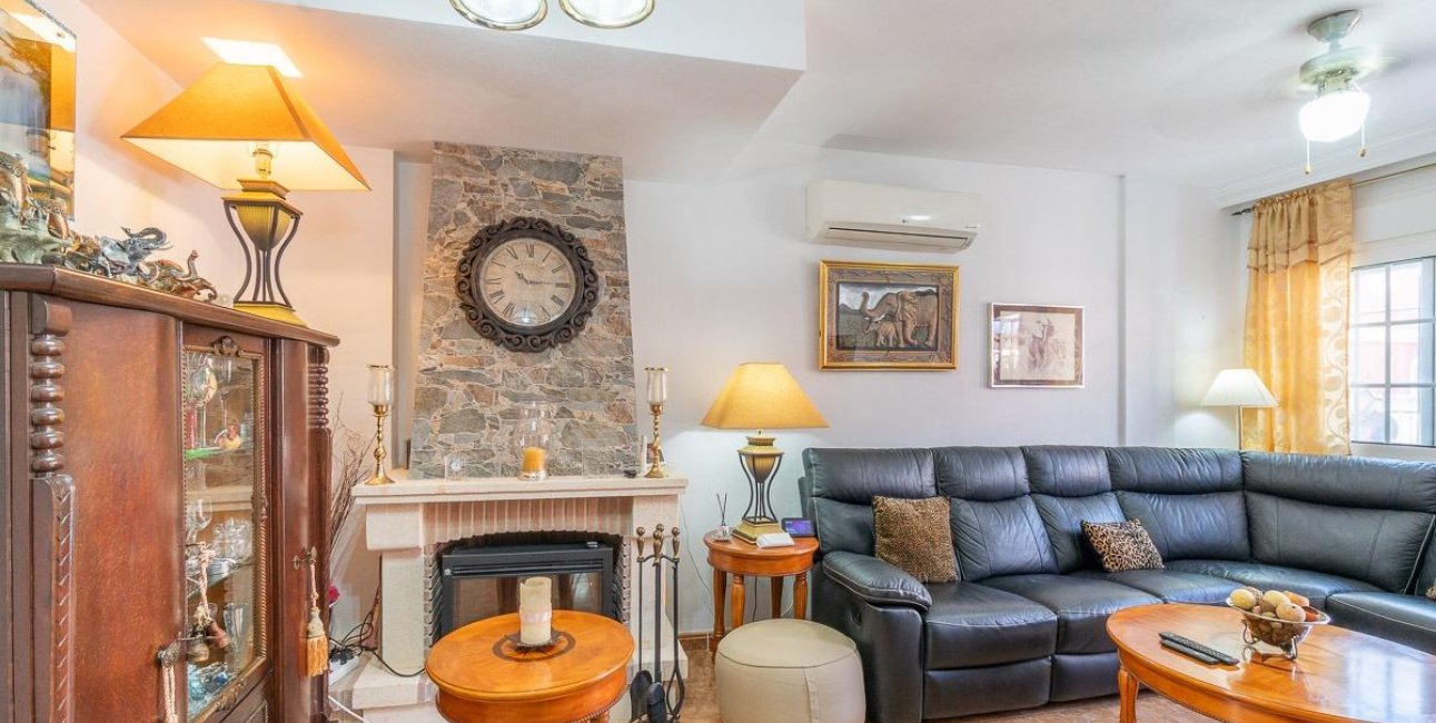 Resale - Villa -
Orihuela Costa - Villamartin