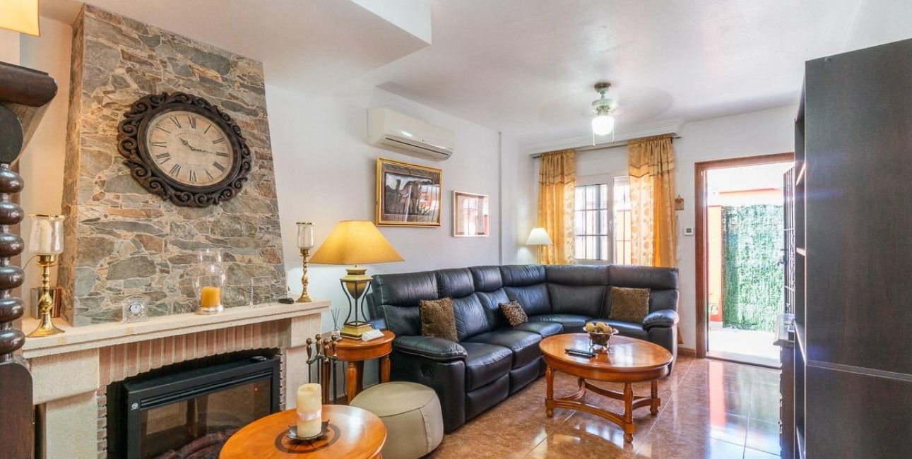 Resale - Villa -
Orihuela Costa - Villamartin