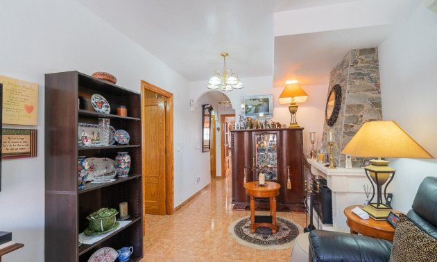 Resale - Villa -
Orihuela Costa - Villamartin
