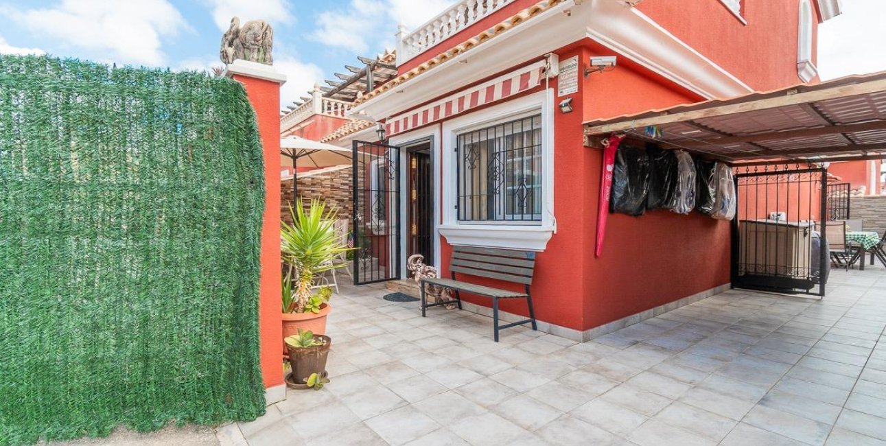 Resale - Villa -
Orihuela Costa - Villamartin