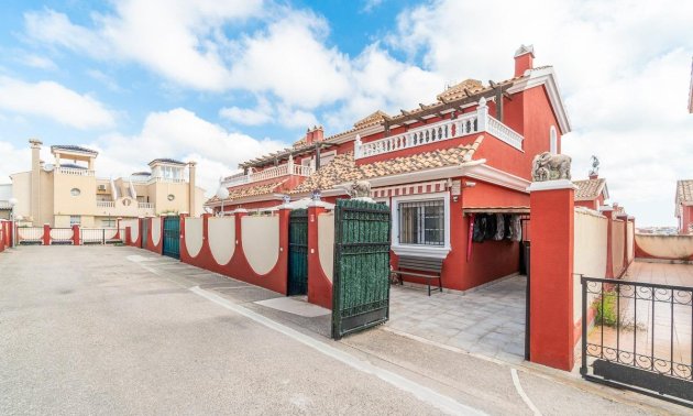 Resale - Villa -
Orihuela Costa - Villamartin