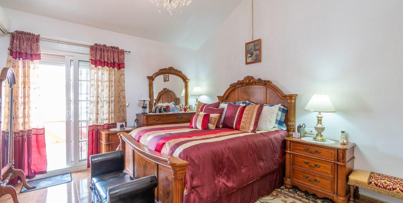 Resale - Villa -
Orihuela Costa - Villamartin