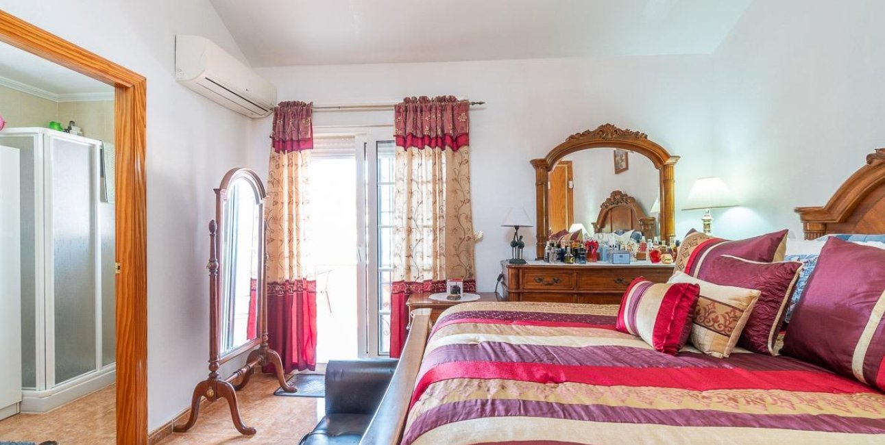 Resale - Villa -
Orihuela Costa - Villamartin