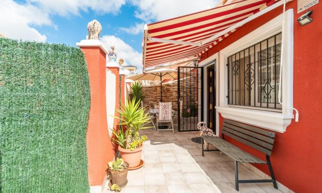 Resale - Villa -
Orihuela Costa - Villamartin