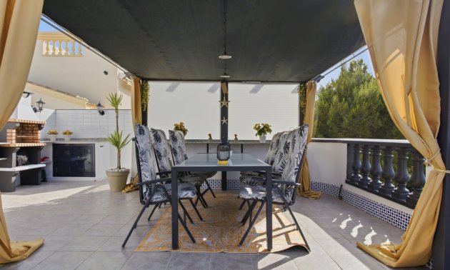 Resale - Villa -
Rojales - La Marquesa Golf