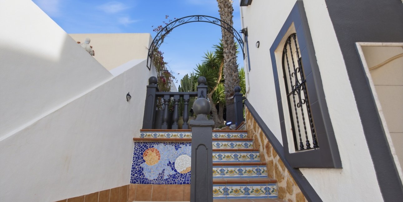 Resale - Villa -
Rojales - La Marquesa Golf
