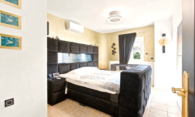 Resale - Villa -
Rojales - La Marquesa Golf