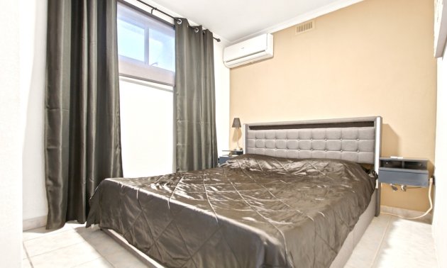Resale - Villa -
Rojales - La Marquesa Golf