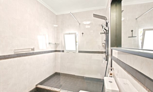 Resale - Villa -
Rojales - La Marquesa Golf