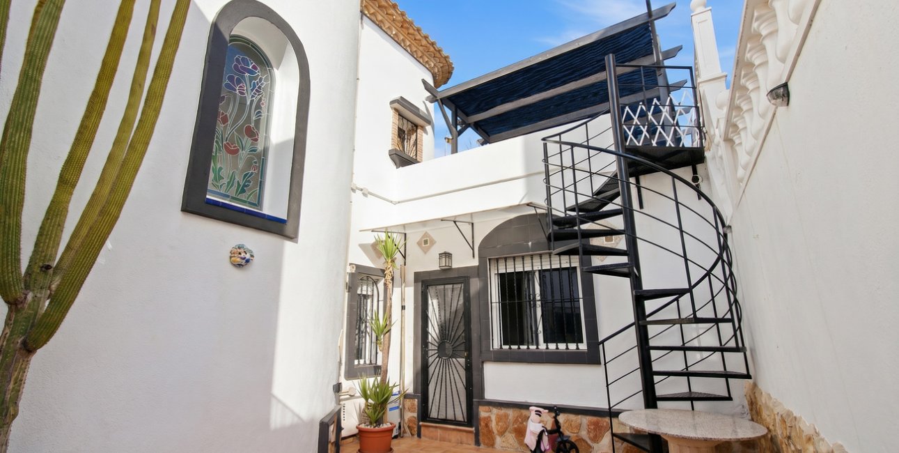 Resale - Villa -
Rojales - La Marquesa Golf