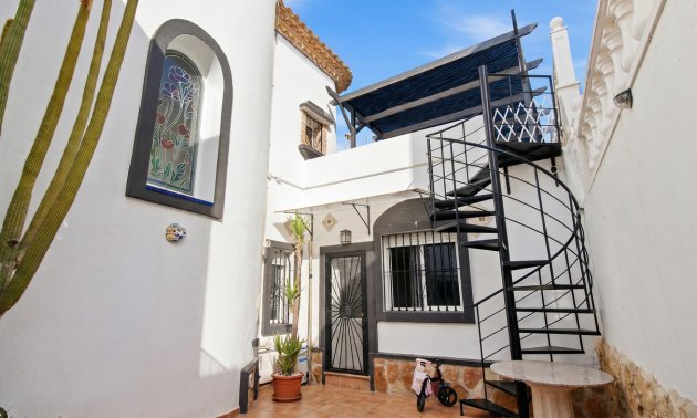 Resale - Villa -
Rojales - La Marquesa Golf