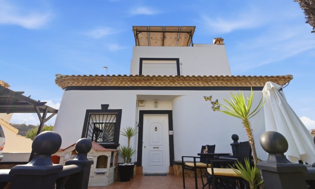 Resale - Villa -
Rojales - La Marquesa Golf