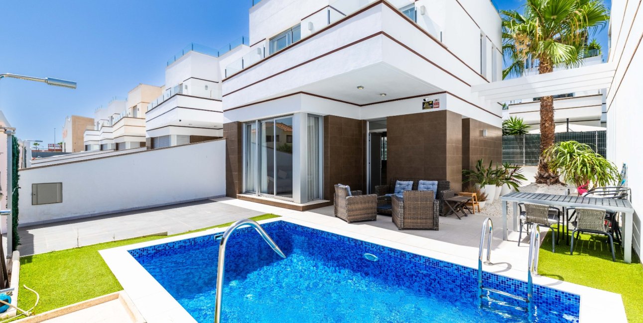 Reventa - Villa / House -
Ciudad Quesada