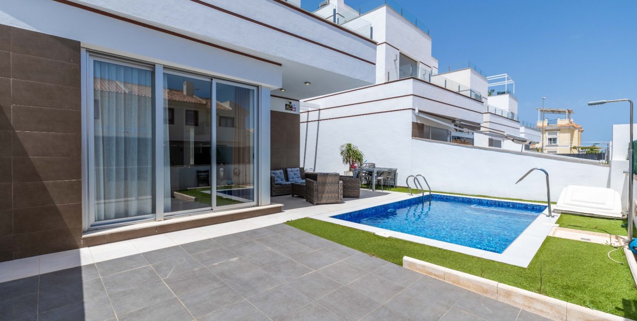 Reventa - Villa / House -
Ciudad Quesada