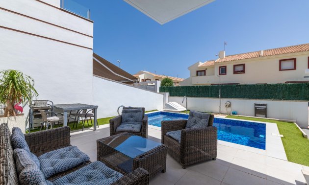 Reventa - Villa / House -
Ciudad Quesada