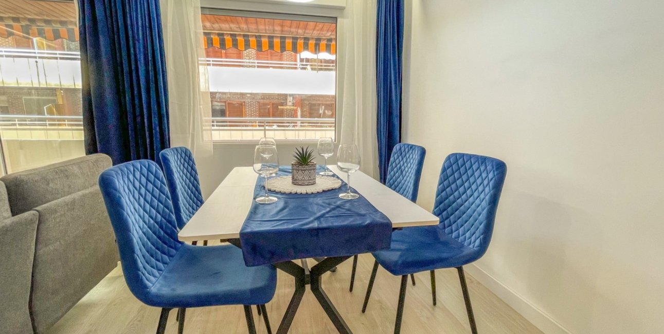 Resale - Apartment / flat -
Torrevieja - Playa Acequion