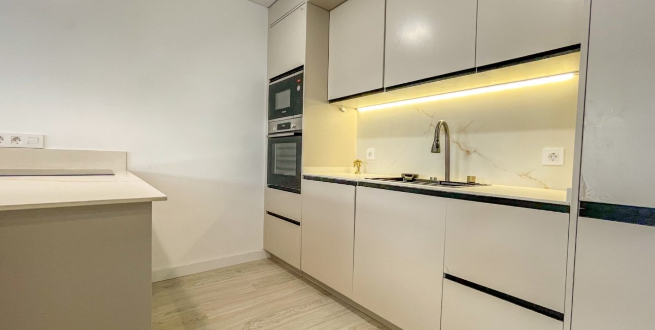 Resale - Apartment / flat -
Torrevieja - Playa Acequion