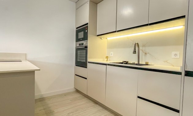 Resale - Apartment / flat -
Torrevieja - Playa Acequion