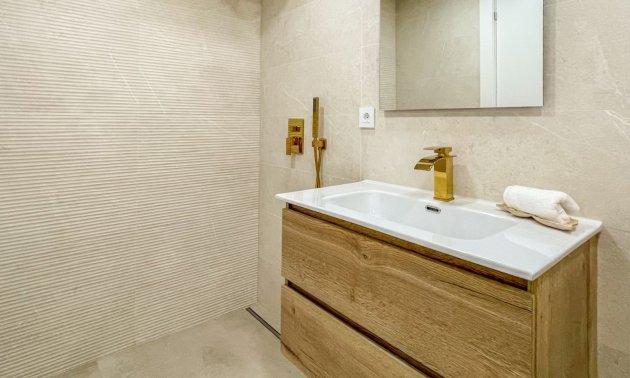Resale - Apartment / flat -
Torrevieja - Playa Acequion