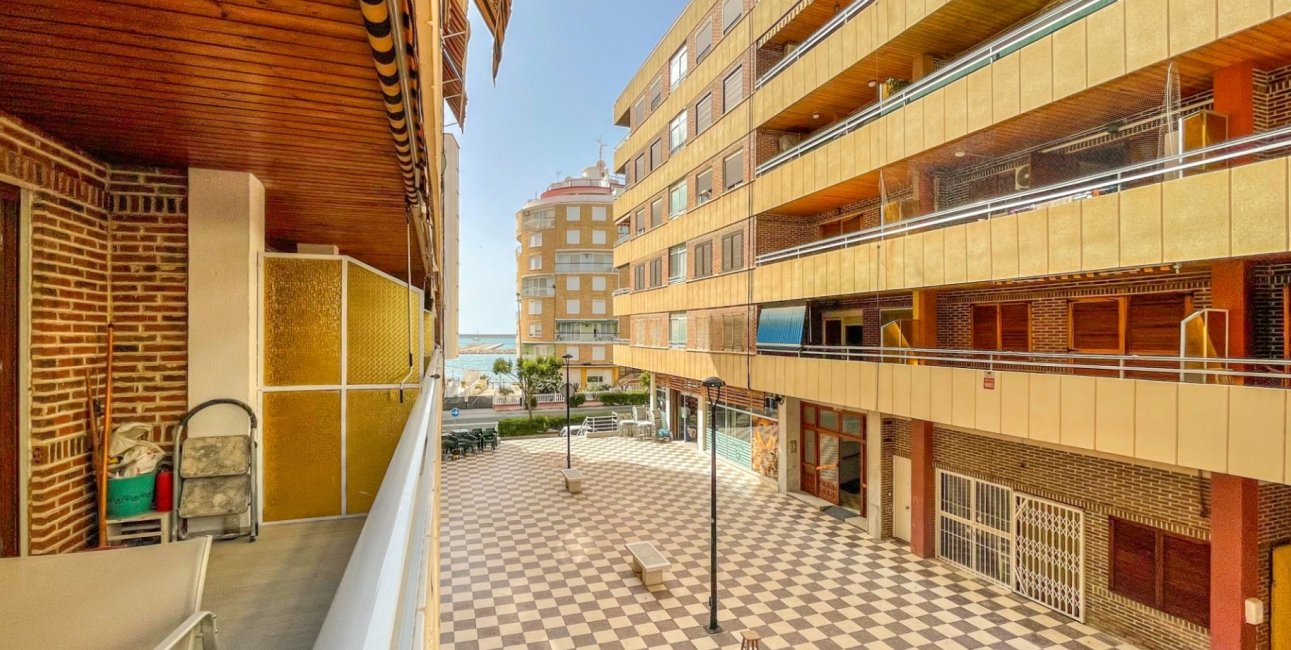 Resale - Apartment / flat -
Torrevieja - Playa Acequion