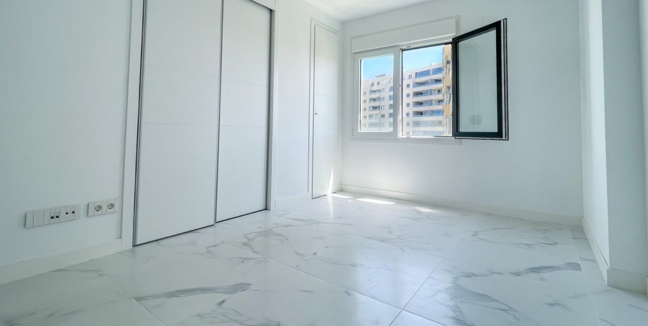 Resale - Apartment / flat -
Orihuela Costa - Punta Prima