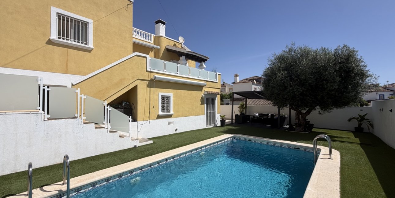 Resale - Villa -
Orihuela Costa - Villamartin