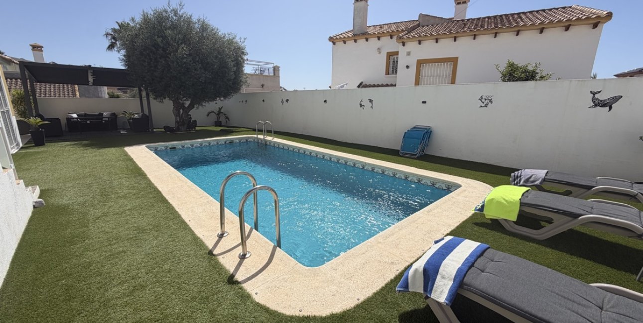 Resale - Villa -
Orihuela Costa - Villamartin