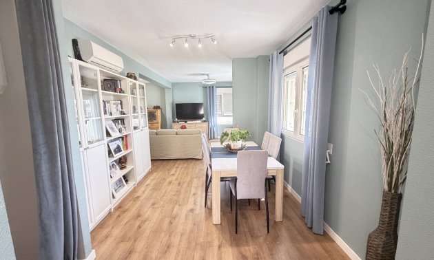 Resale - Villa -
Orihuela Costa - Villamartin