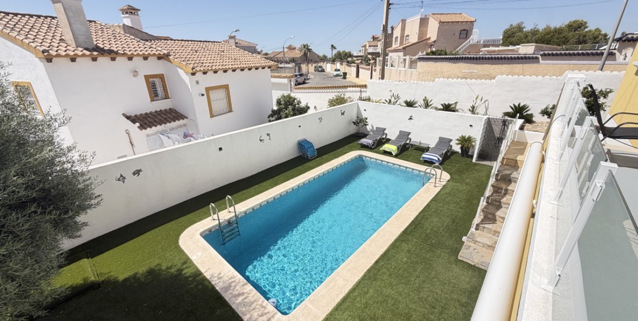 Resale - Villa -
Orihuela Costa - Villamartin