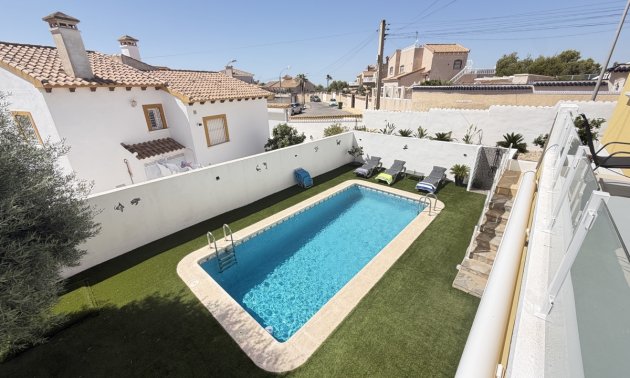 Resale - Villa -
Orihuela Costa - Villamartin