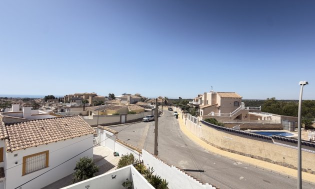 Resale - Villa -
Orihuela Costa - Villamartin