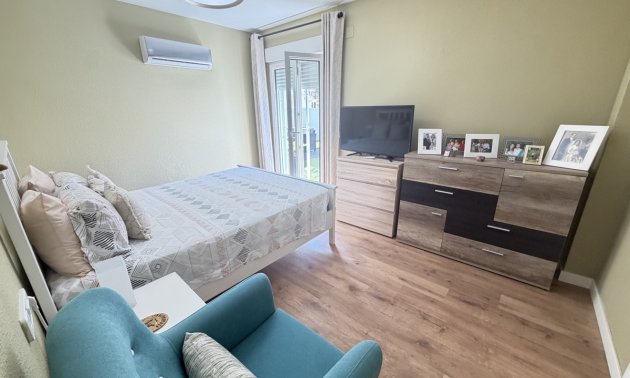 Resale - Villa -
Orihuela Costa - Villamartin