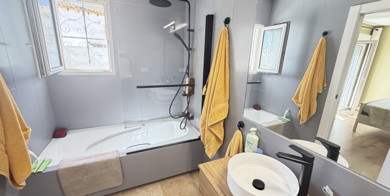 Resale - Villa -
Orihuela Costa - Villamartin