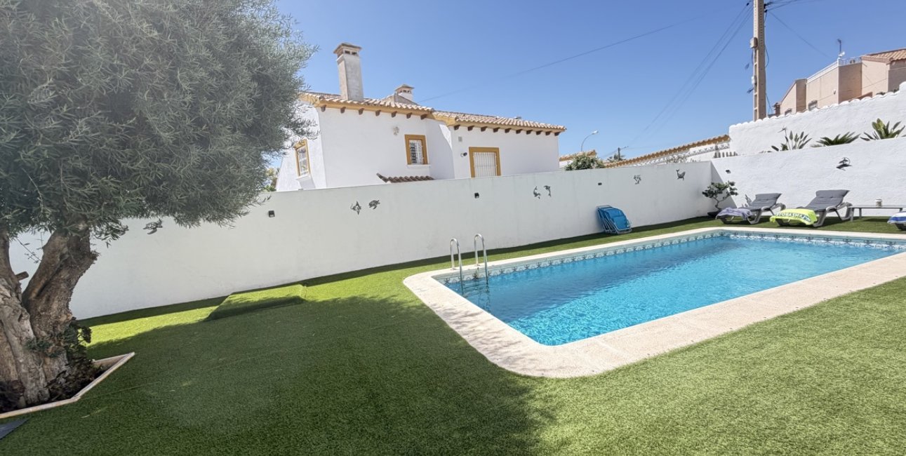 Resale - Villa -
Orihuela Costa - Villamartin