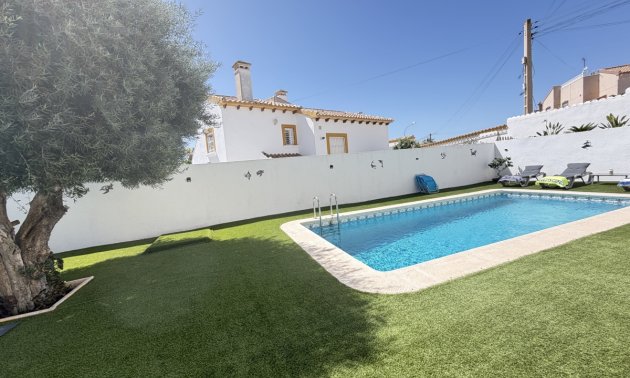 Resale - Villa -
Orihuela Costa - Villamartin