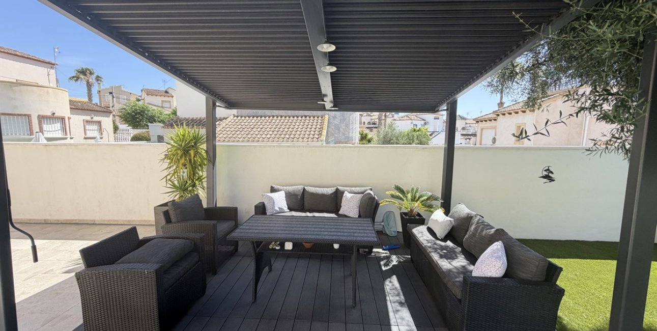 Resale - Villa -
Orihuela Costa - Villamartin