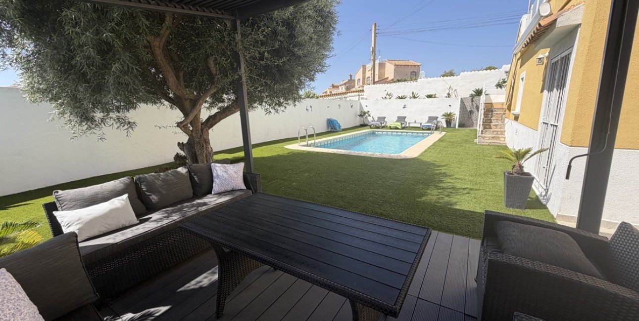Resale - Villa -
Orihuela Costa - Villamartin