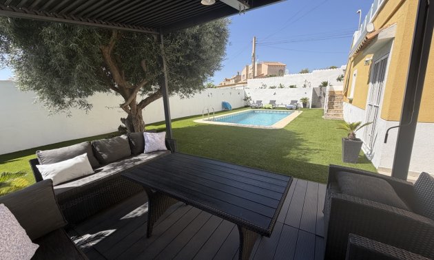 Resale - Villa -
Orihuela Costa - Villamartin
